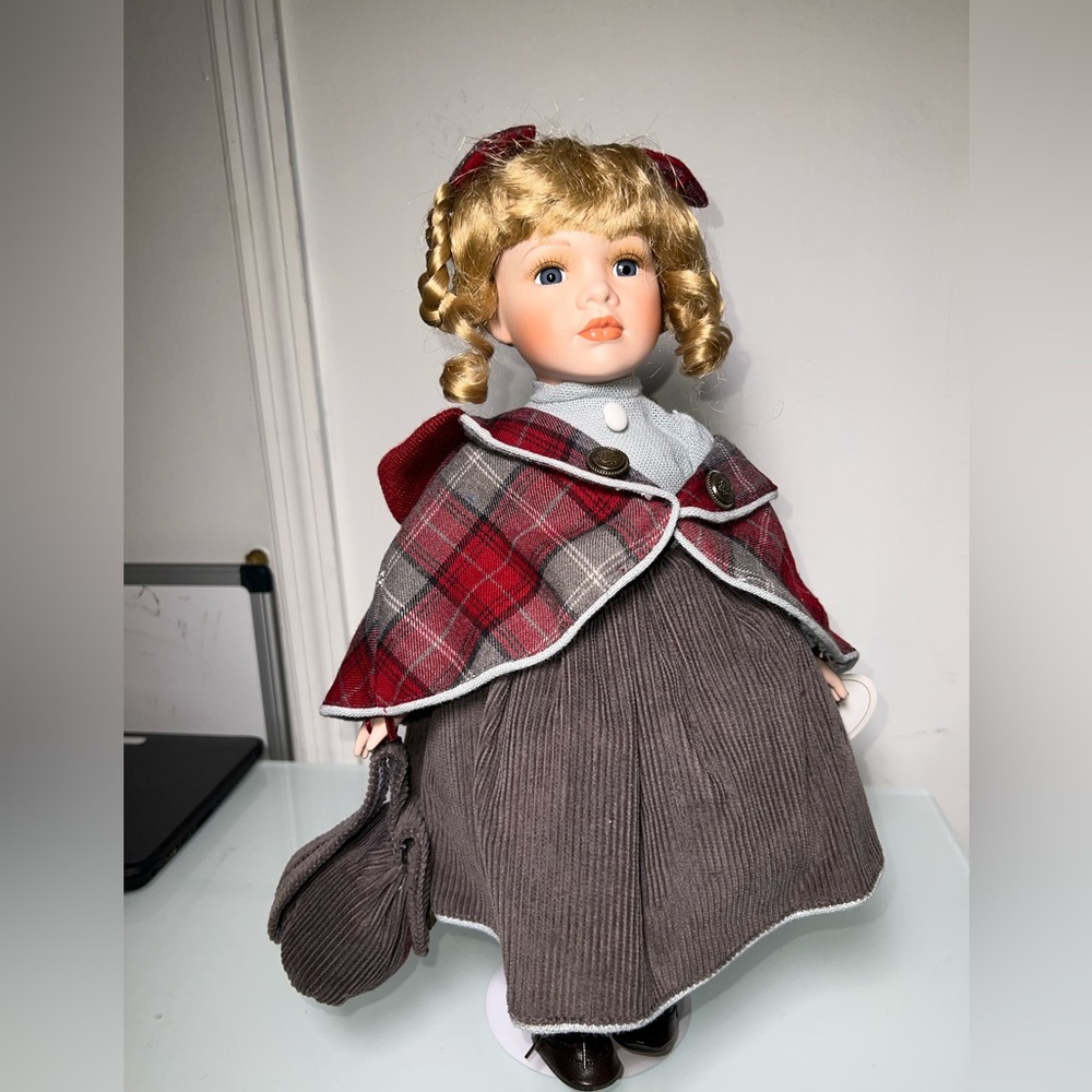 Leonardo Collector’s Porcelain Dolls - Beth
